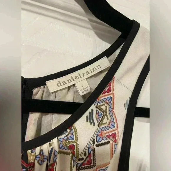 Daniel Rainn Flowy Layered Earth Tone Aztec Print Sleeveles Blouse Button Size S - Picture 8 of 14